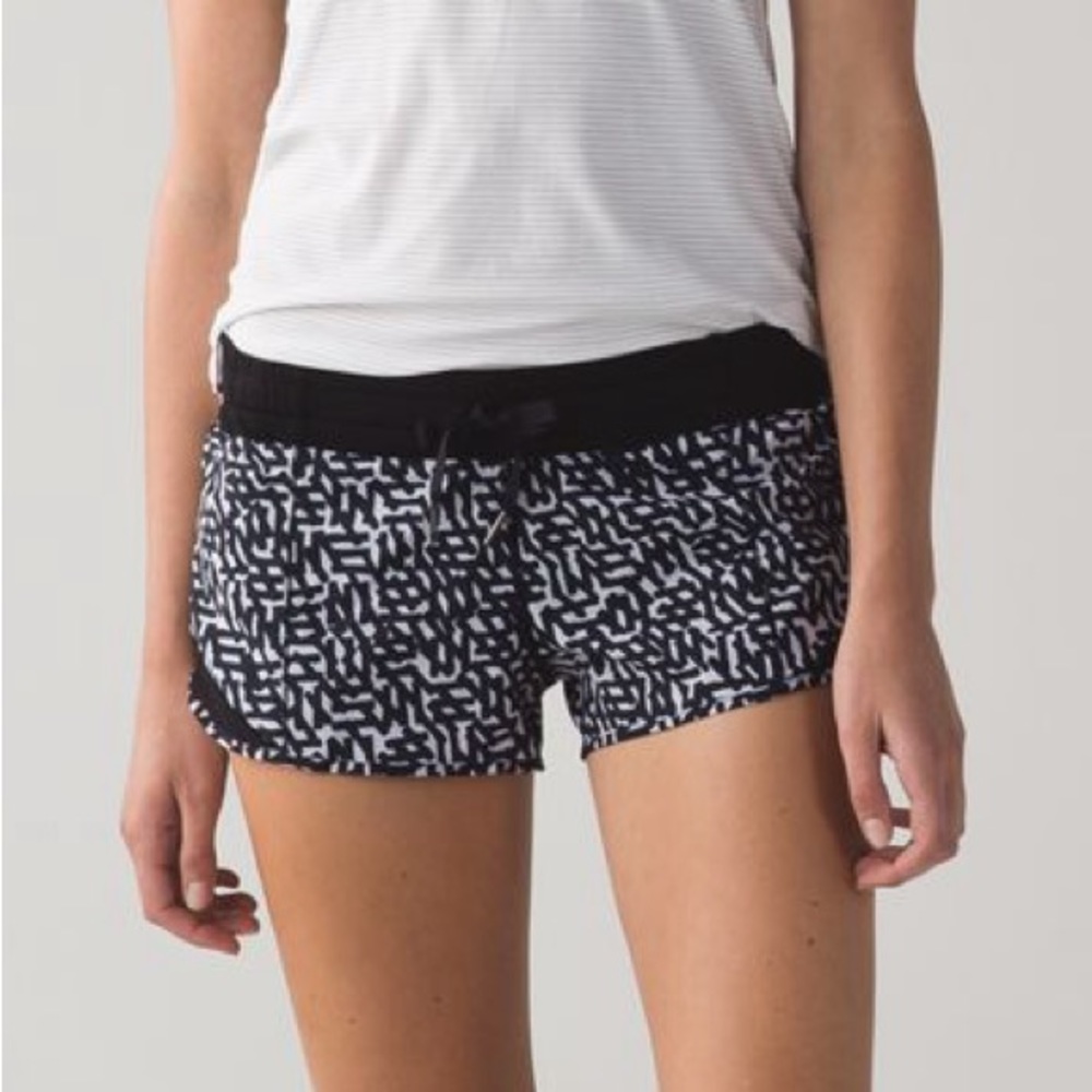 Lululemon women’s Hotty Hot athletic Shorts